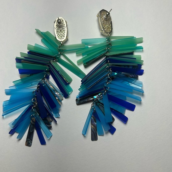 Kendra Scott Camry Statement Earrings Iridescent Green with Gold Tone Authentic - Picture 3 of 5